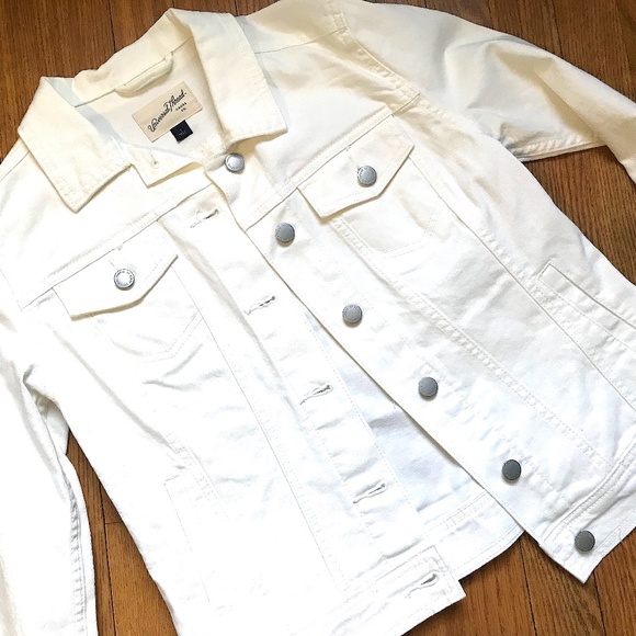 Universal Thread Jackets & Blazers - Women's Jean Jacket in White Denim, Size Small